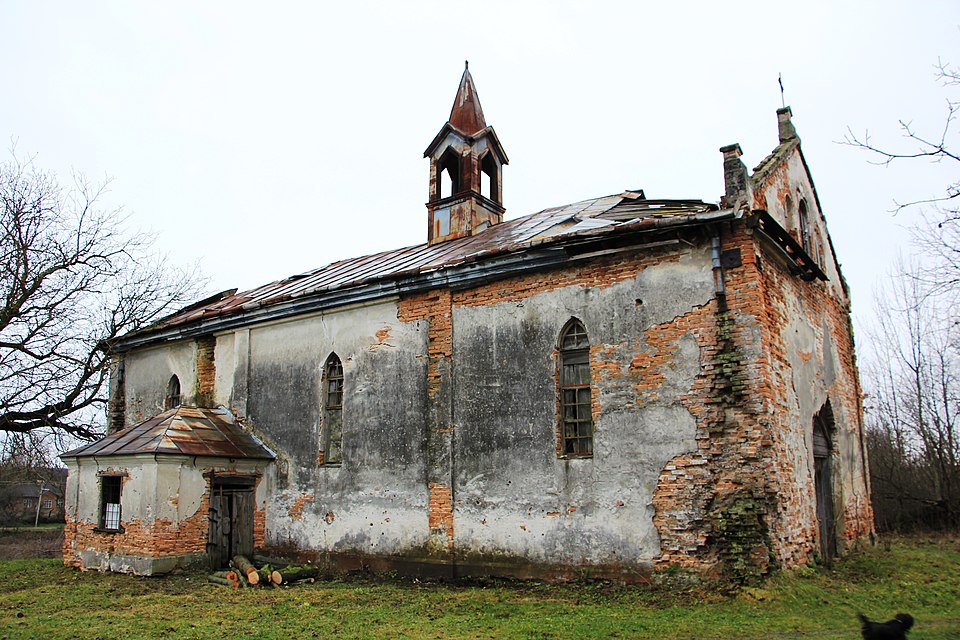 Fotografia przedstawiająca Kościół Parafialny pw. Świętej Rodziny w Majdanie