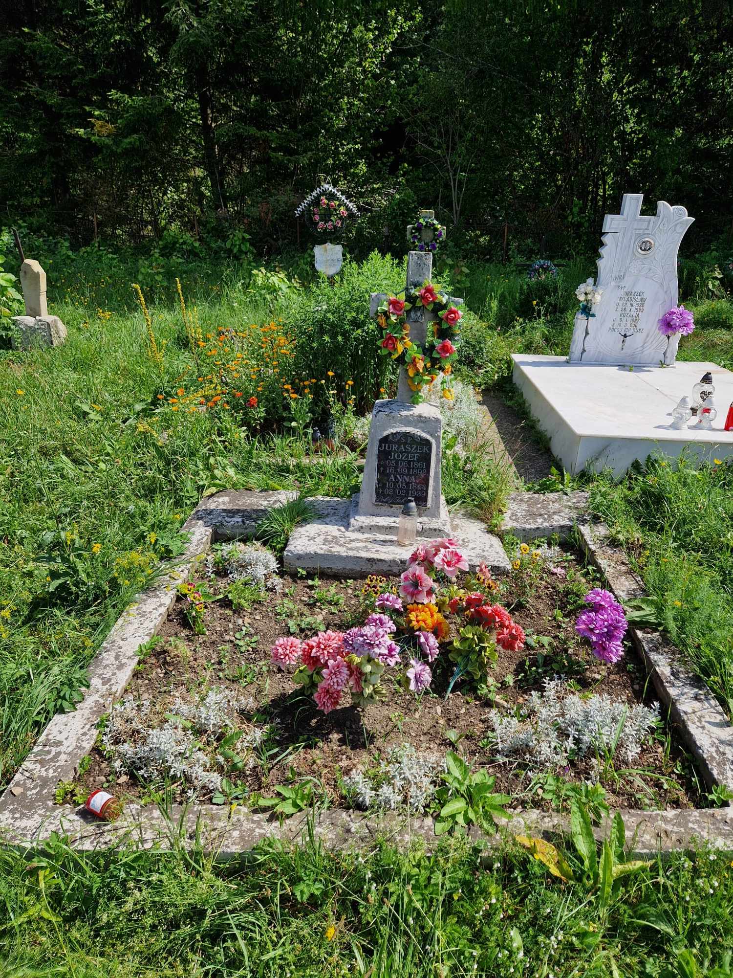 Photo showing Tombstone of Anna and Josef Juraszek