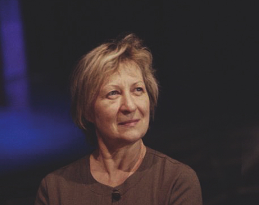 Photo montrant Joanna Dąbrowska - peintre, sculpteur et scénographe