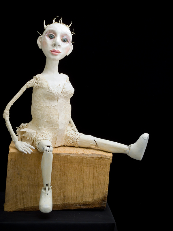 Photo montrant Joanna Dąbrowska - peintre, sculpteur et scénographe
