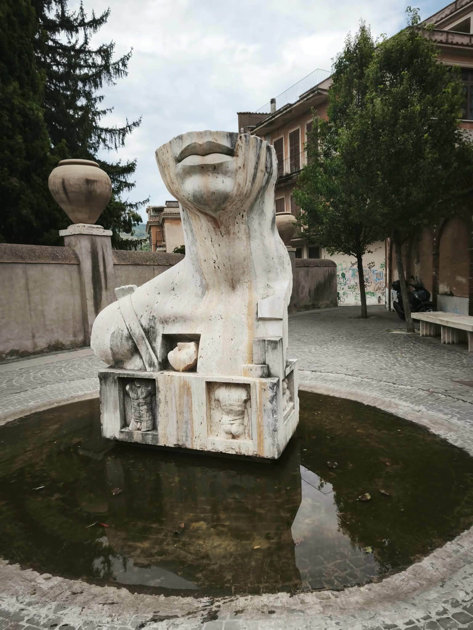 Photo montrant Catalogue des sculptures d\'Igor Mitoraj hors de Pologne