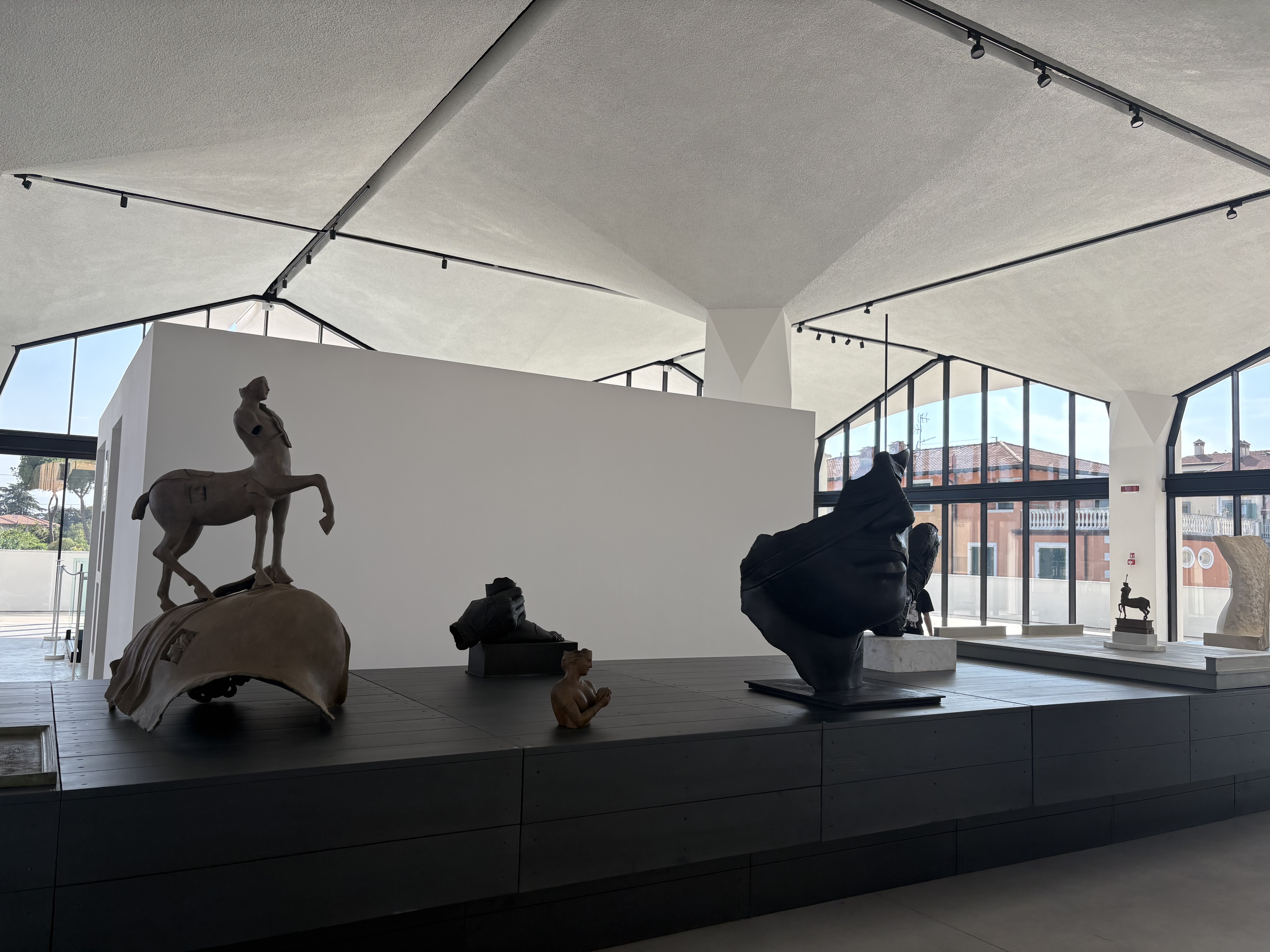 Photo montrant Catalogue des sculptures d\'Igor Mitoraj hors de Pologne
