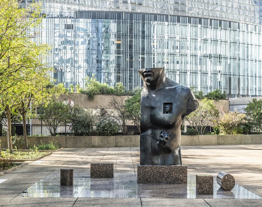 Photo montrant Catalogue des sculptures d\'Igor Mitoraj hors de Pologne