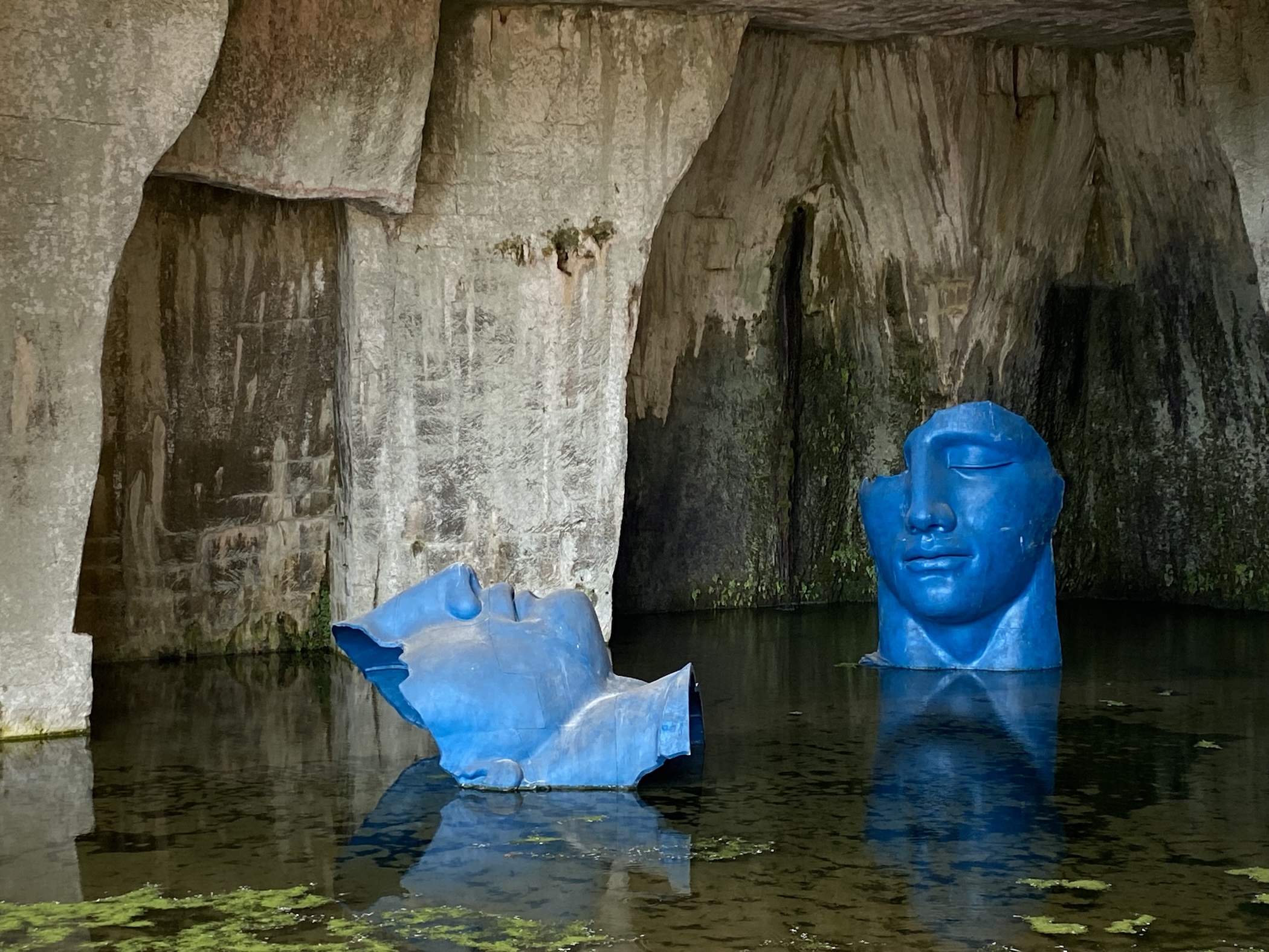 Photo montrant Catalogue des sculptures d\'Igor Mitoraj hors de Pologne