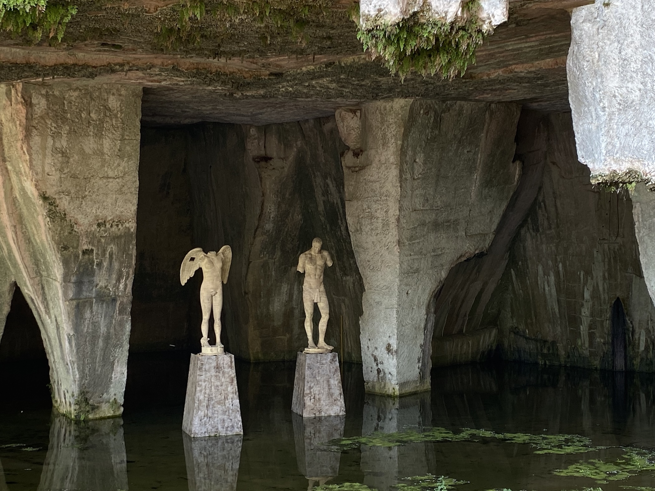 Photo montrant Catalogue des sculptures d\'Igor Mitoraj hors de Pologne