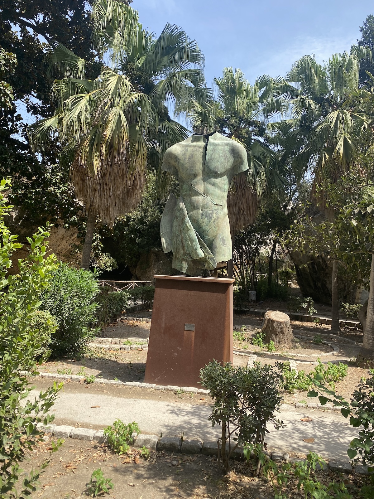 Photo montrant Catalogue des sculptures d\'Igor Mitoraj hors de Pologne