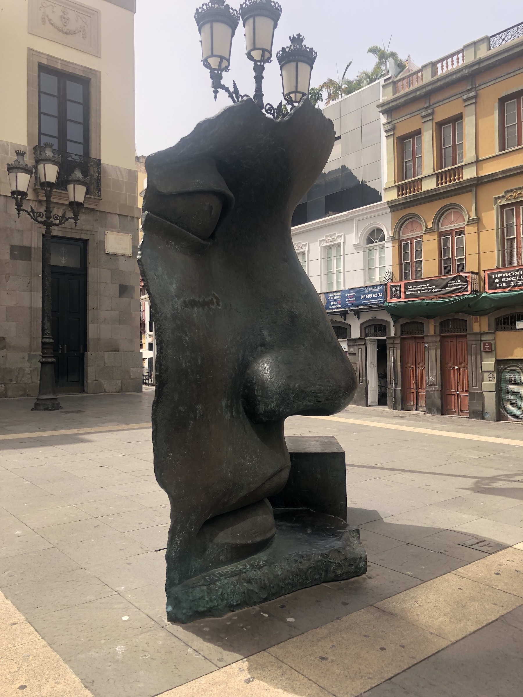 Photo montrant Catalogue des sculptures d\'Igor Mitoraj hors de Pologne