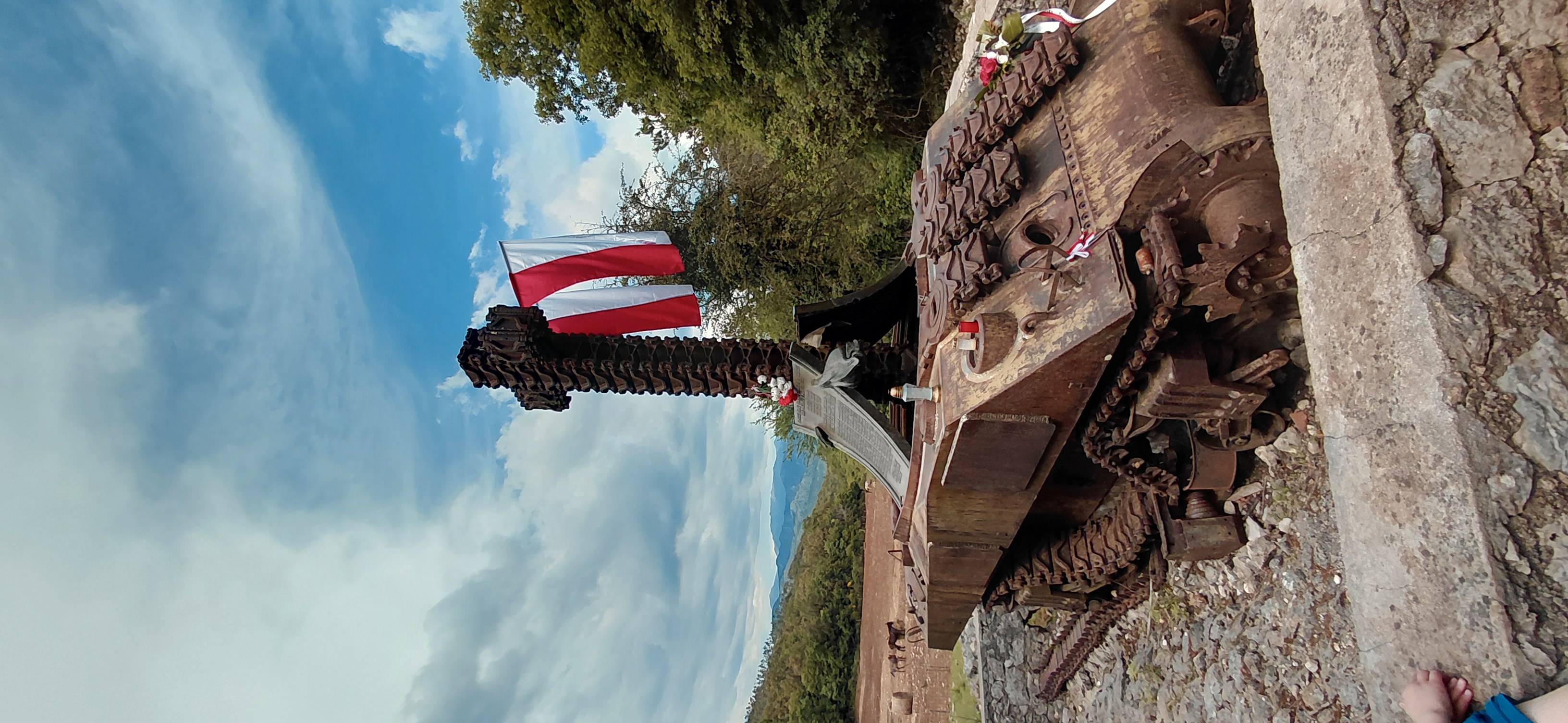 Photo montrant « Le Sultan » à Gardziela. Un char devenu monument à Monte Cassino