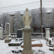 Photo montrant Zloczow (Ukraine) - travaux de restauration de tombes polonaises dans le cimetière de Zloczow