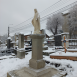 Photo montrant Zloczow (Ukraine) - travaux de restauration de tombes polonaises dans le cimetière de Zloczow