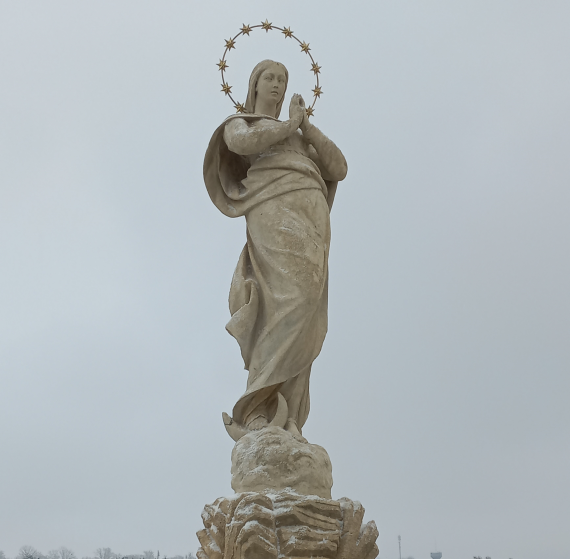 Photo montrant Zloczow (Ukraine) - travaux de restauration de tombes polonaises dans le cimetière de Zloczow