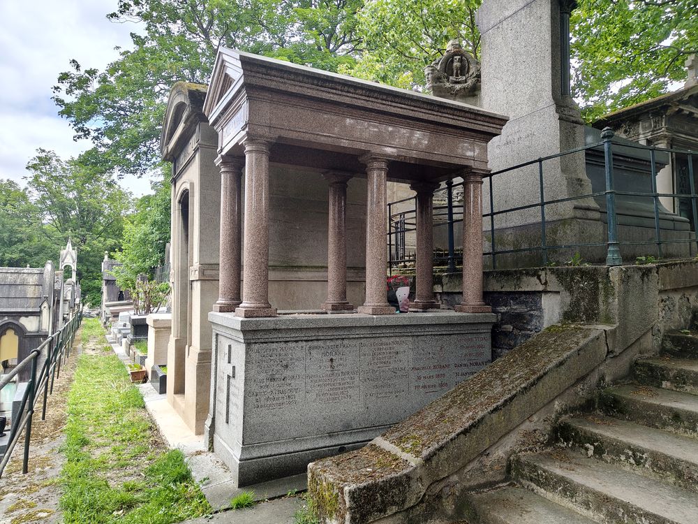 Photo showing Montmartre Cemetery (North Cemetery)