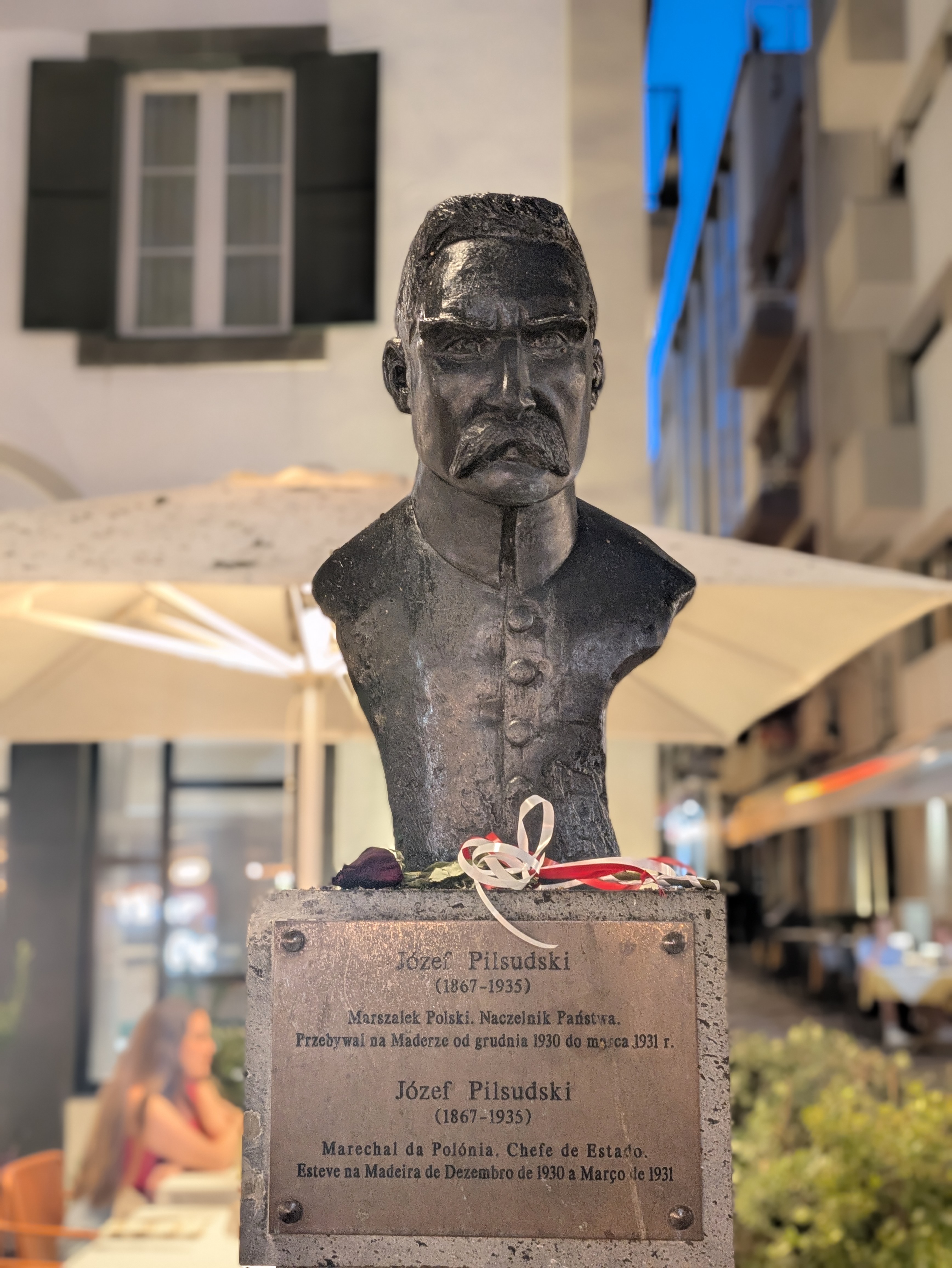 Bronze bust of Józef Piłsudski with a plaque in Funchal, Madeira, commemorating his stay from December 1930 to March 1931. The plaque is inscribed in Polish and Portuguese.