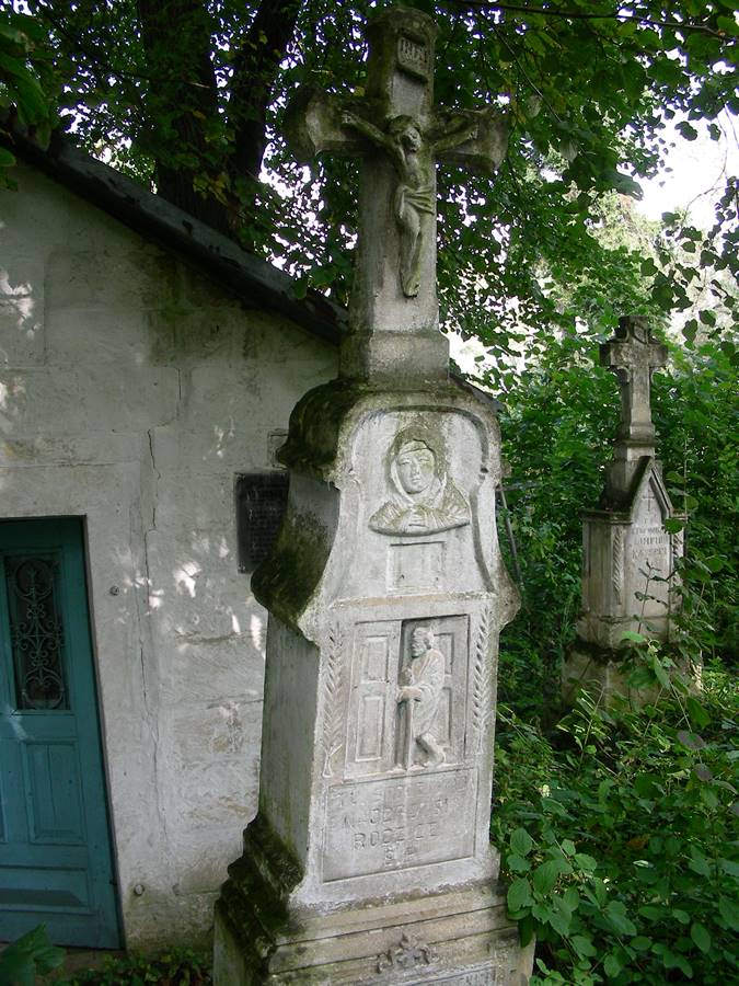 Nagrobek Anieli Cicierskiej i Michała Kosteckiego-Cicierskiego, cmentarz w Potoku Złotym, stan z 2006