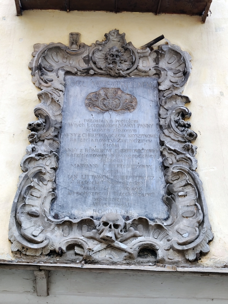 Photo montrant Epitafium rodziny Chreptowicz w kościele pw. Wniebowzięcia Najświętszej Marii Panny Wilnie