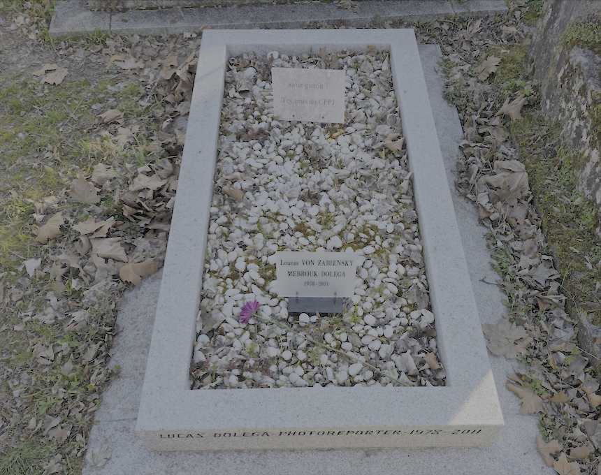 Photo montrant Nagrobek Lucasa Dolegi