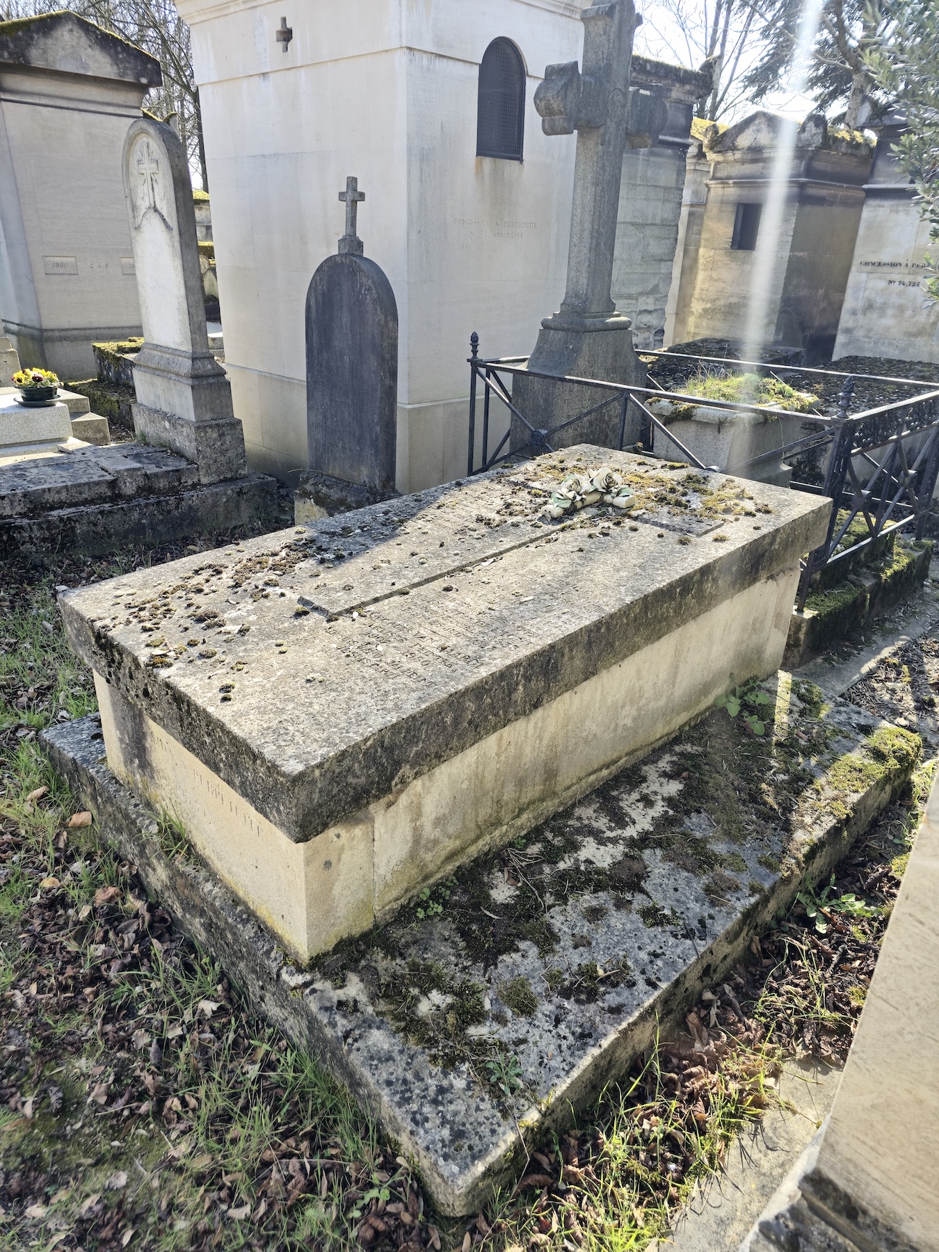 Photo showing Nagrobek rodziny Ruinart de Brimont i Kazimierza Brodnickiego