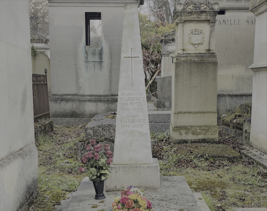 Photo montrant Nagrobek Józefa i Marianny Walkiewiczów
