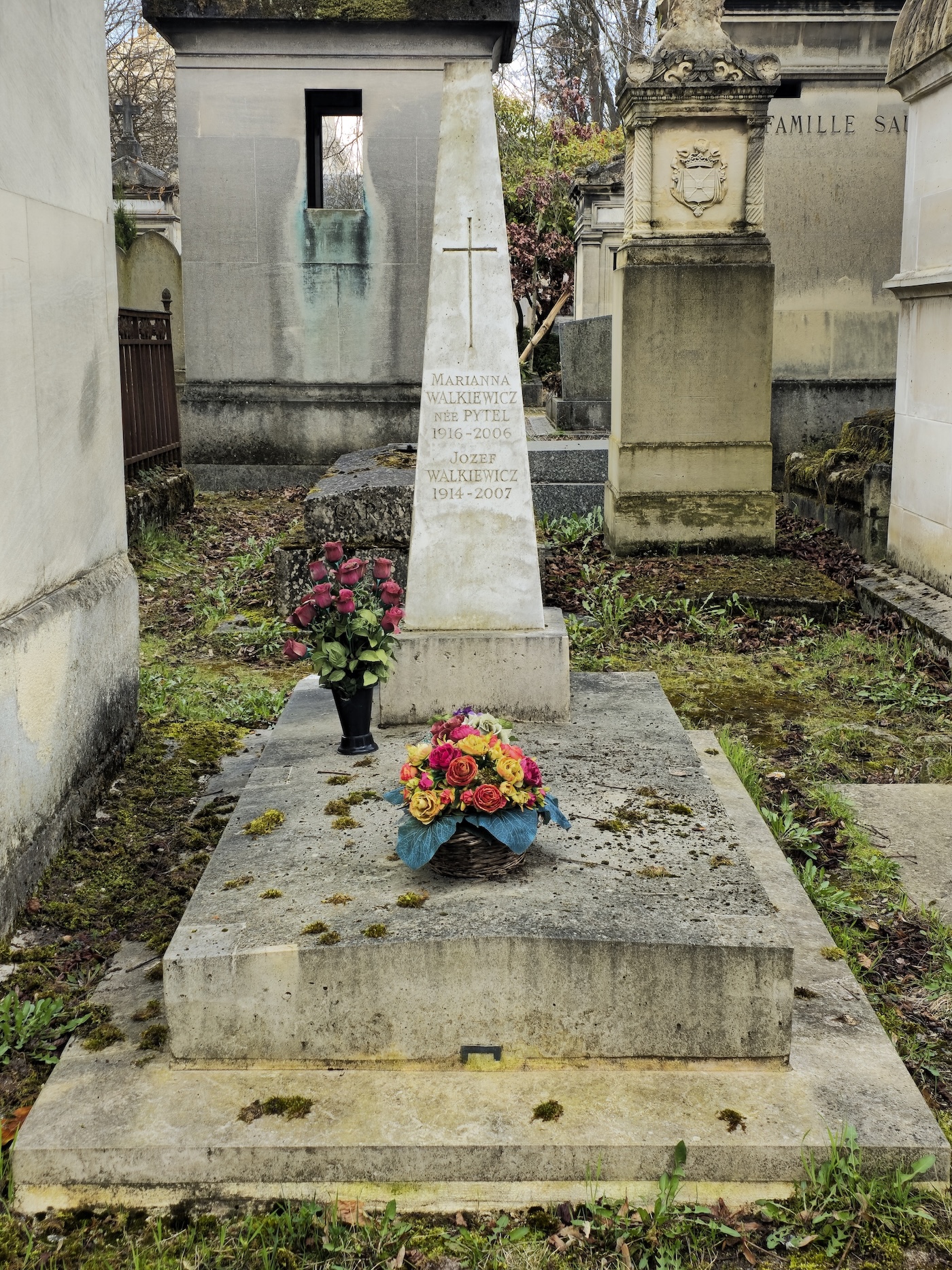 Photo montrant Nagrobek Józefa i Marianny Walkiewiczów