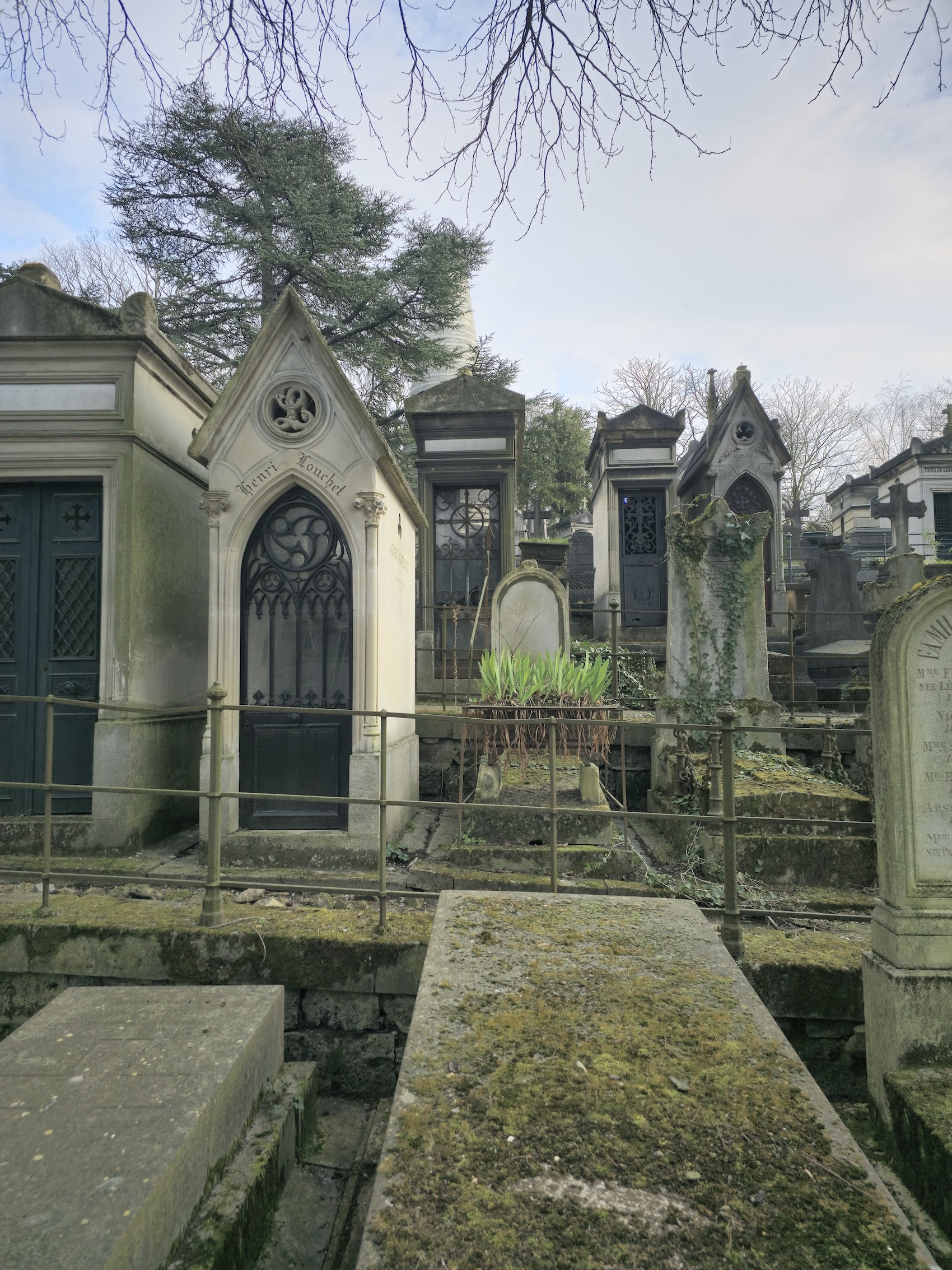 Photo montrant Kapliczka Anatola i Louise Okołowiczów oraz Emile\'a Naudina