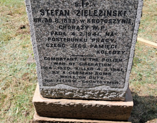 Nagrobek Stefana Zielezińskiego na cmentarzu Borough, z inskrypcjami w języku polskim i angielskim, upamiętniającymi jego śmierć na posterunku podczas bombardowania niemieckiego 4.2.1941.