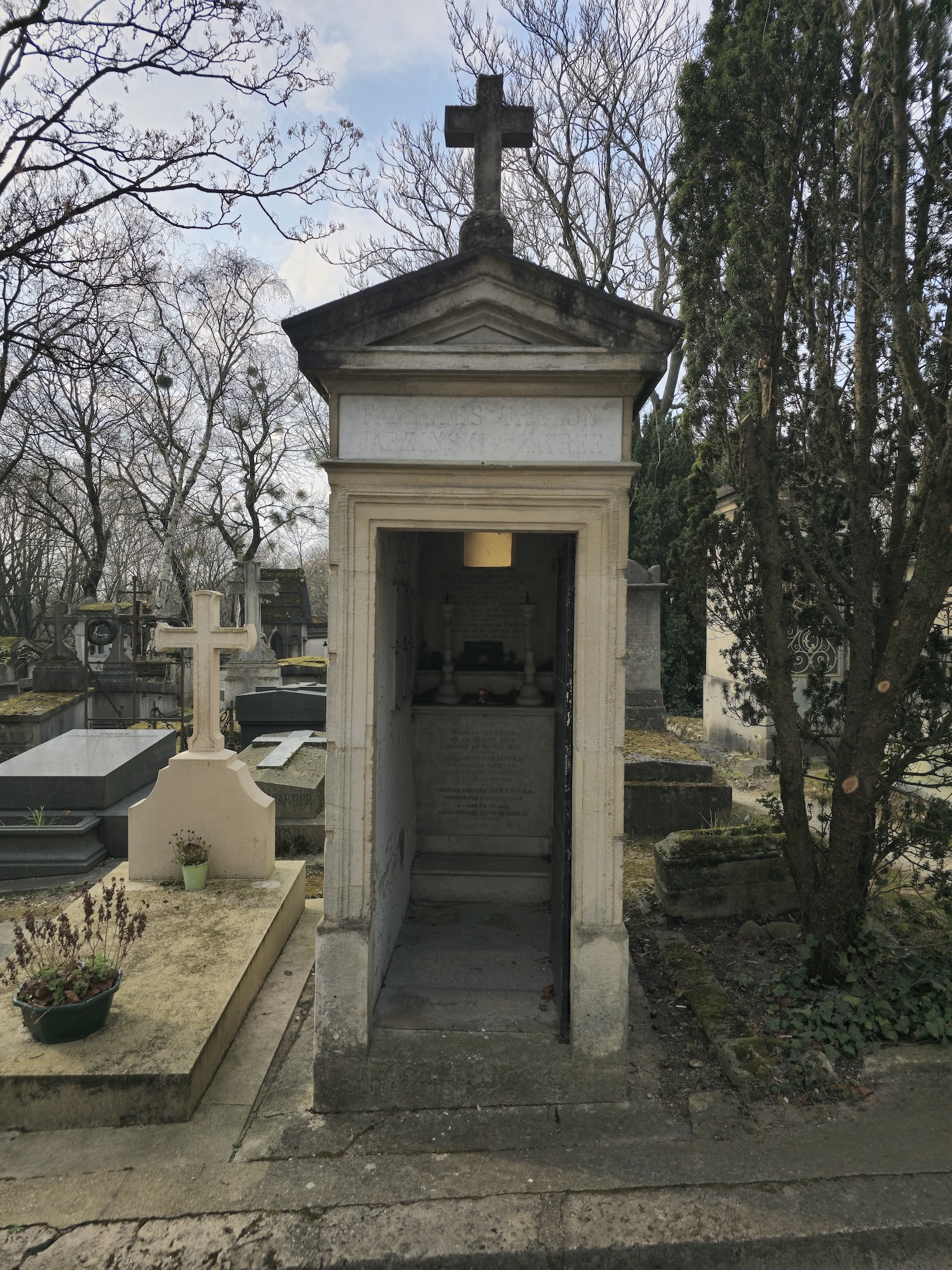 Photo showing Kapliczka rodzin Jarzyńskich, Latrée i Trelonów