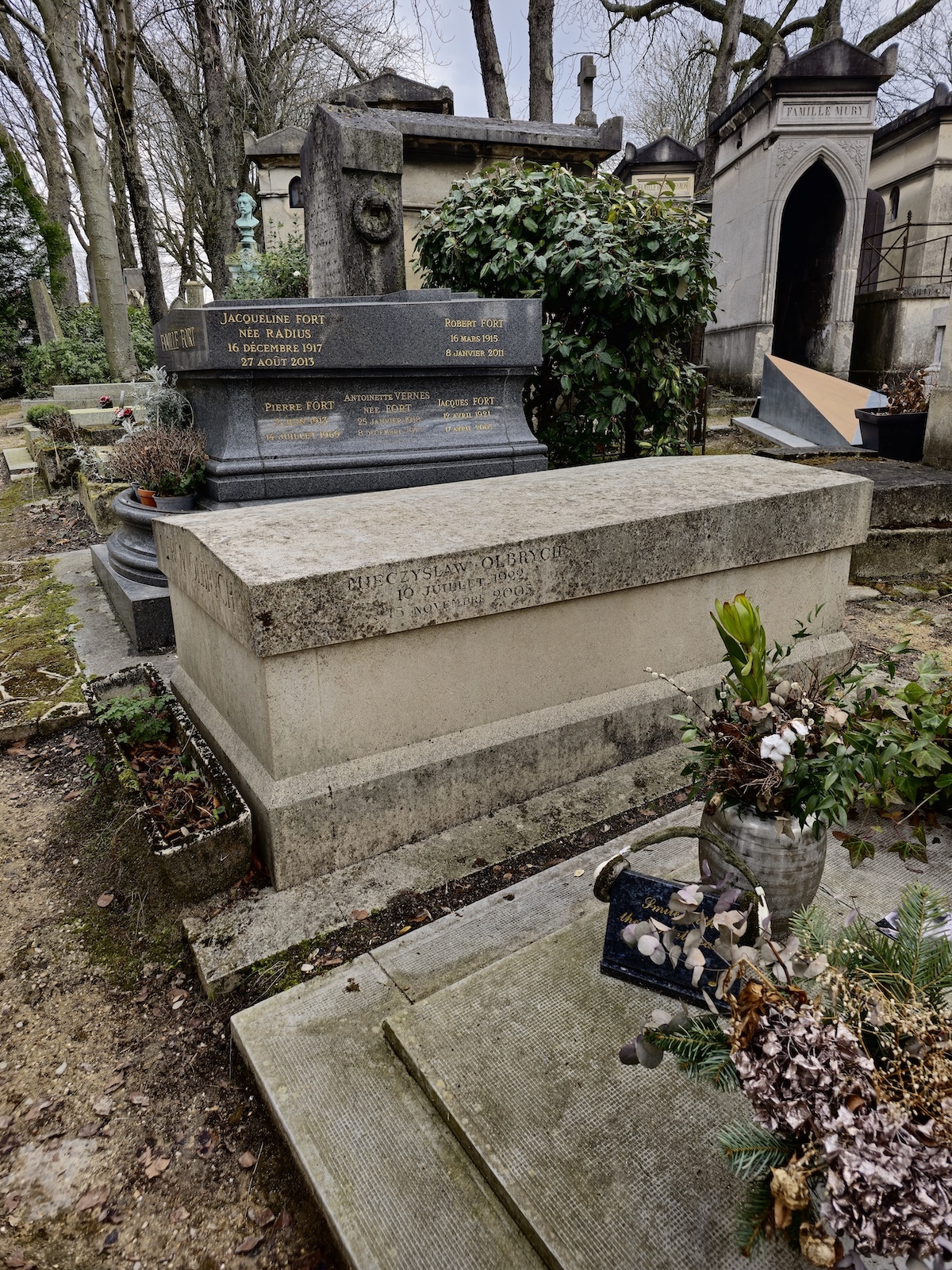 Photo montrant Nagrobek Pierre’a Leroya i Mieczysława Olbrycha
