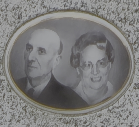 Photo montrant Nagrobek rodziny Klajmiców oraz Alberta Golsenne’a i Mateusza Rzemieniaka