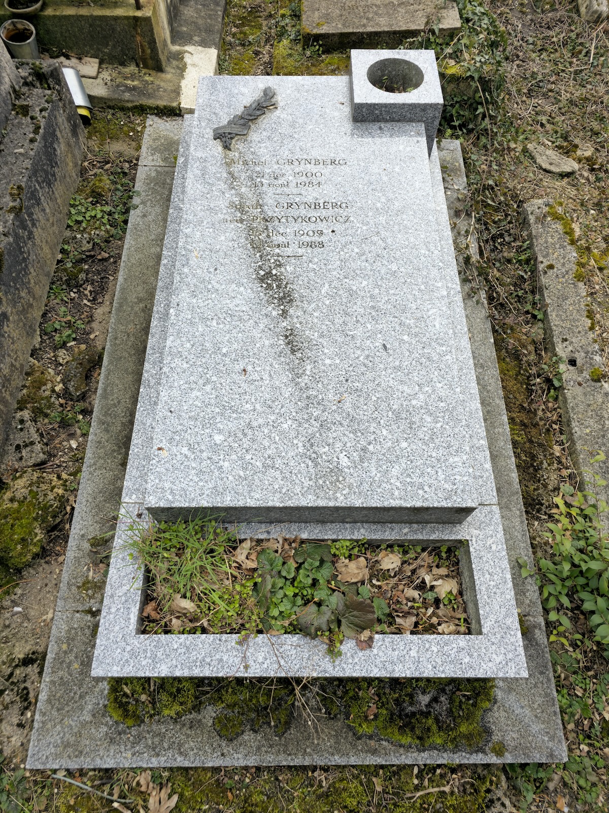 Photo montrant Nagrobek Michała i Sary Grynbergów