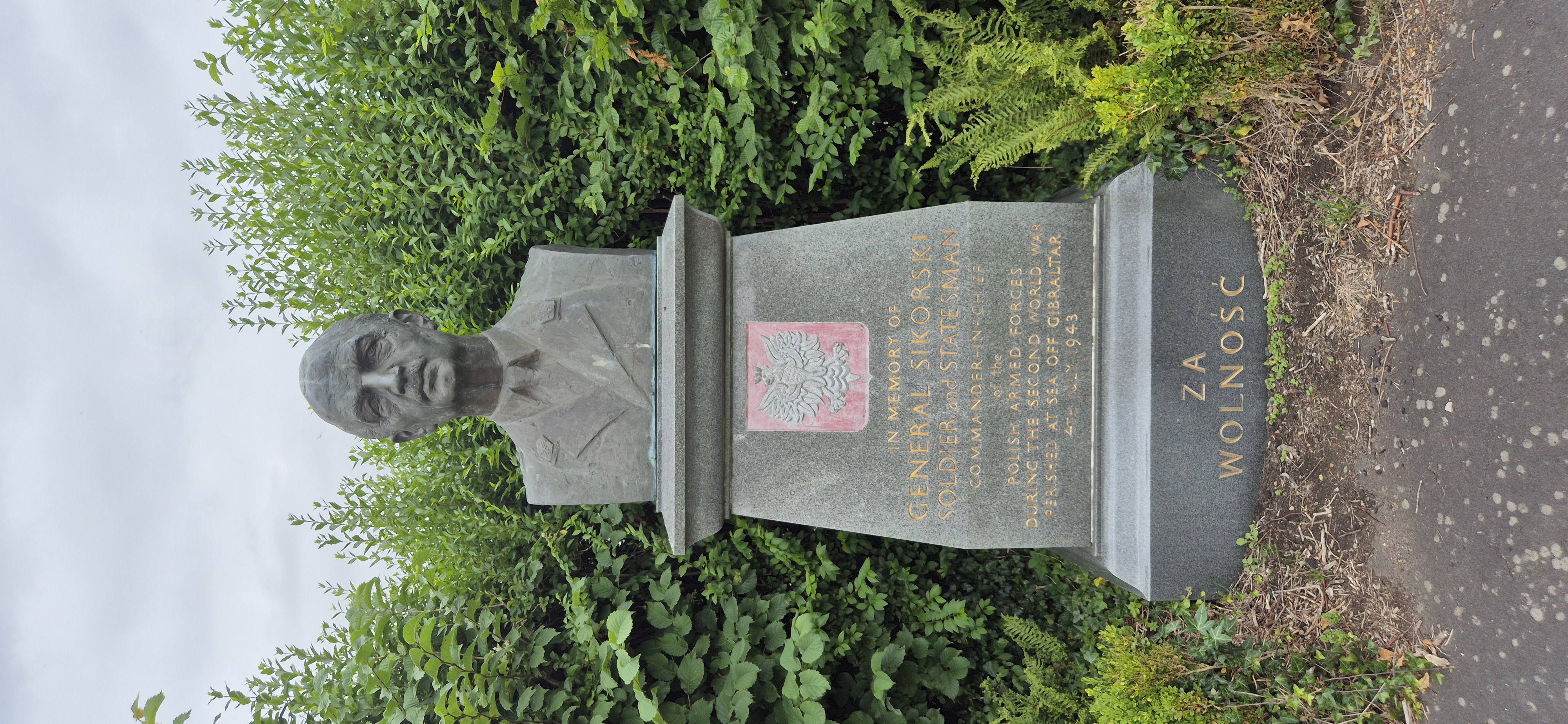 Photo montrant Pomnik Generała Sikorskiego w St Andrews