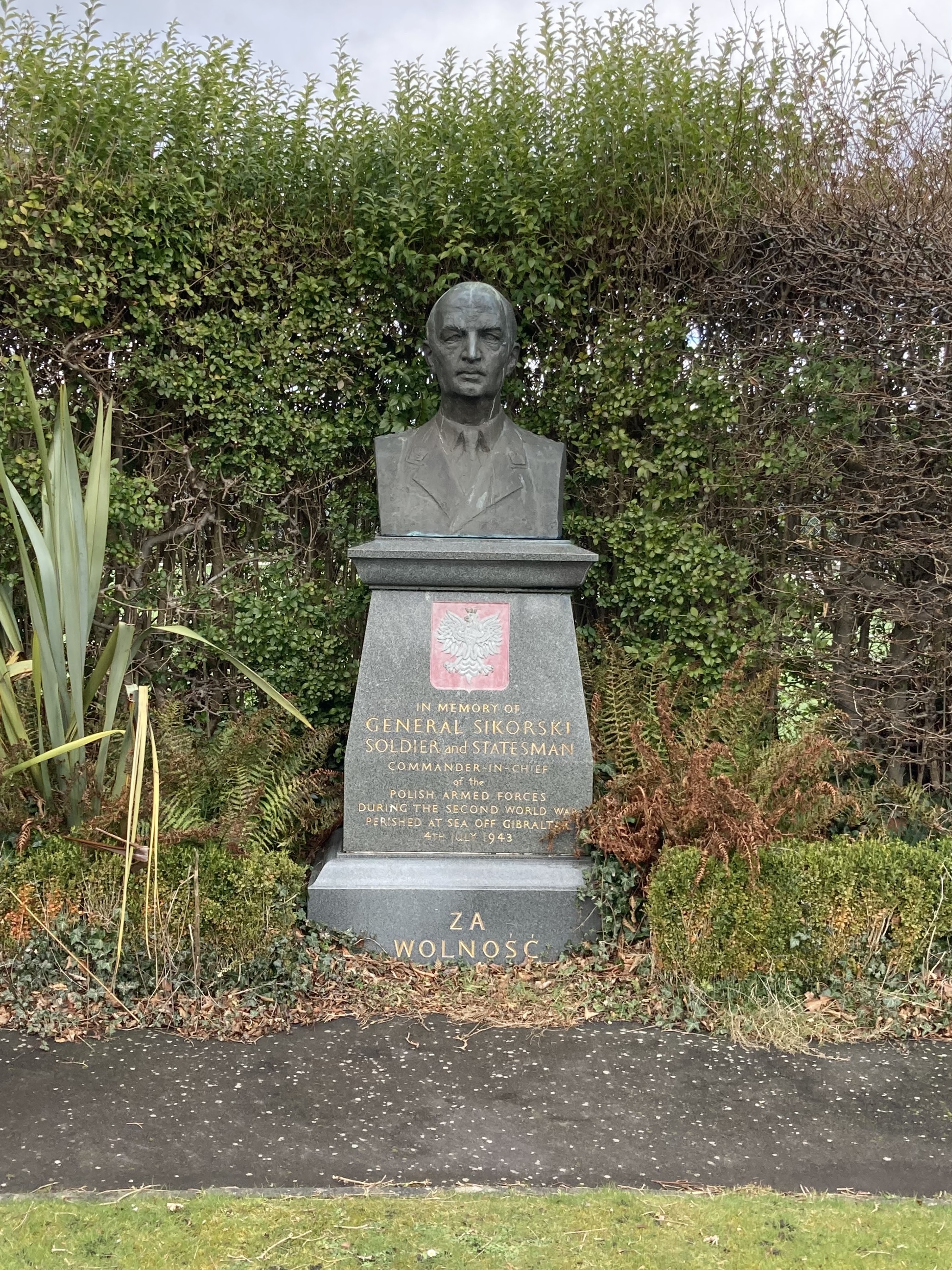 Photo montrant Pomnik Generała Sikorskiego w St Andrews