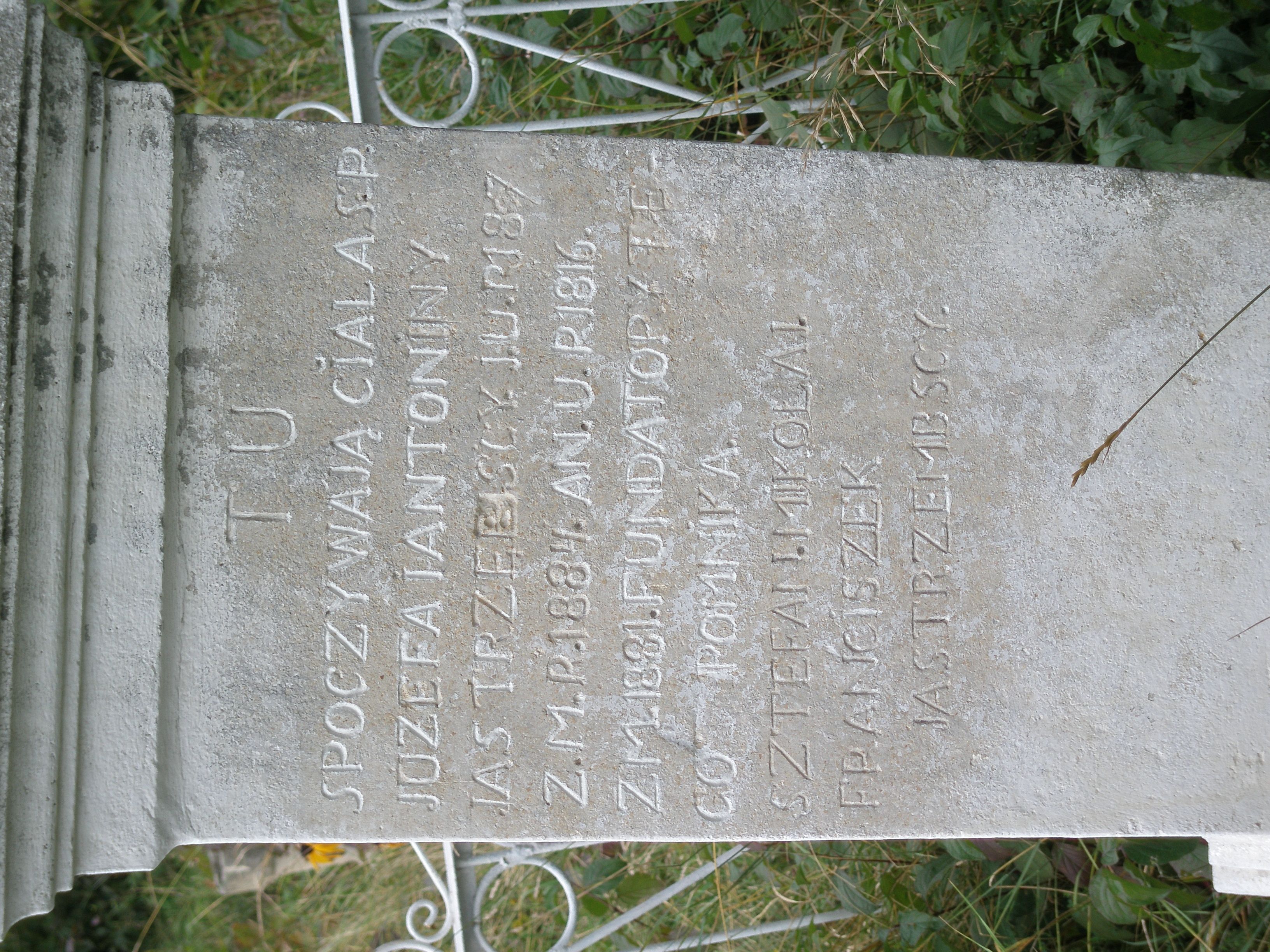 Gravestone inscription of Antonina and Józef Jastrzębski, as of 2006