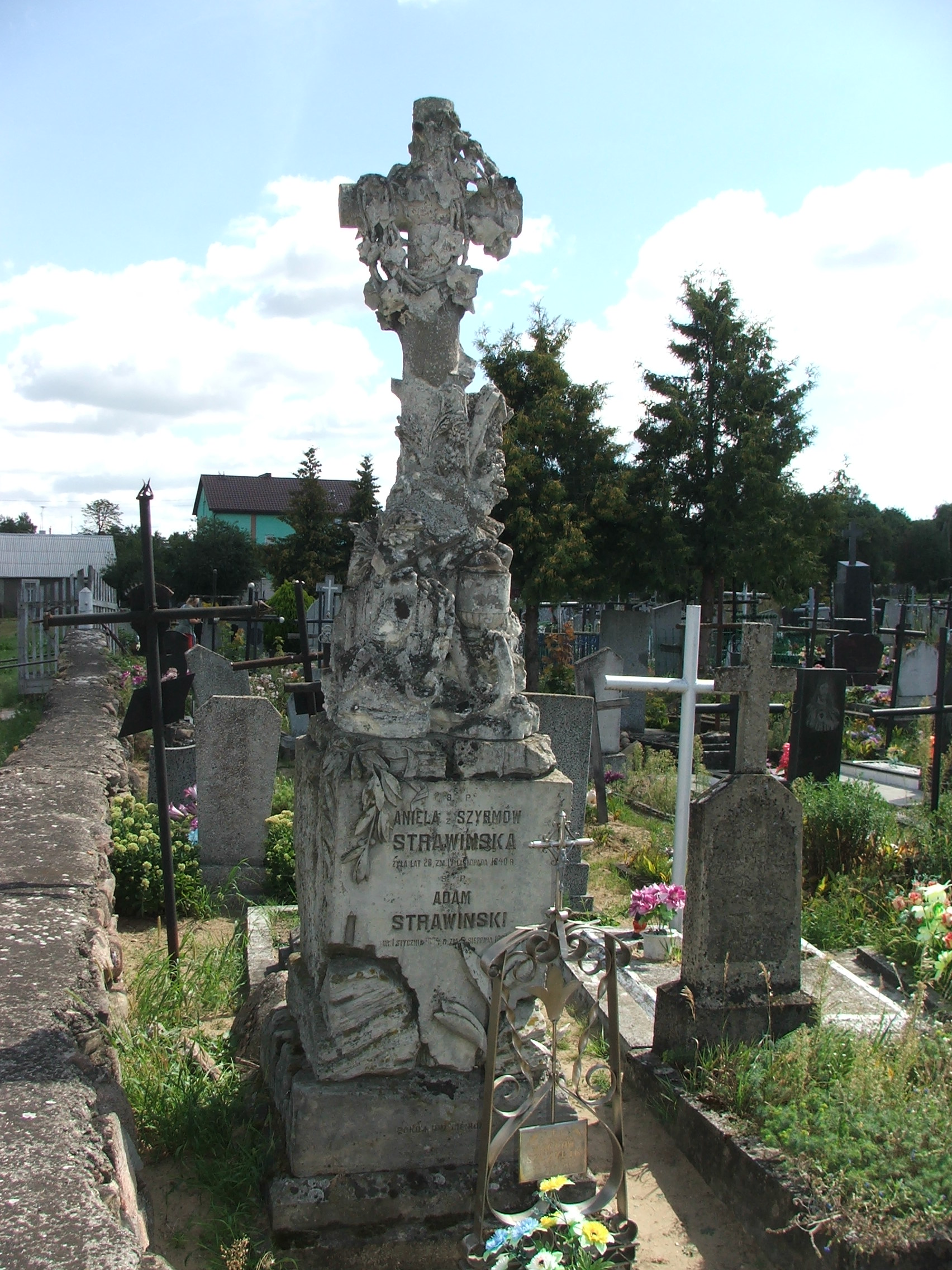 Photo showing Nagrobek Adama i Anieli z Szymrów Strawińskich