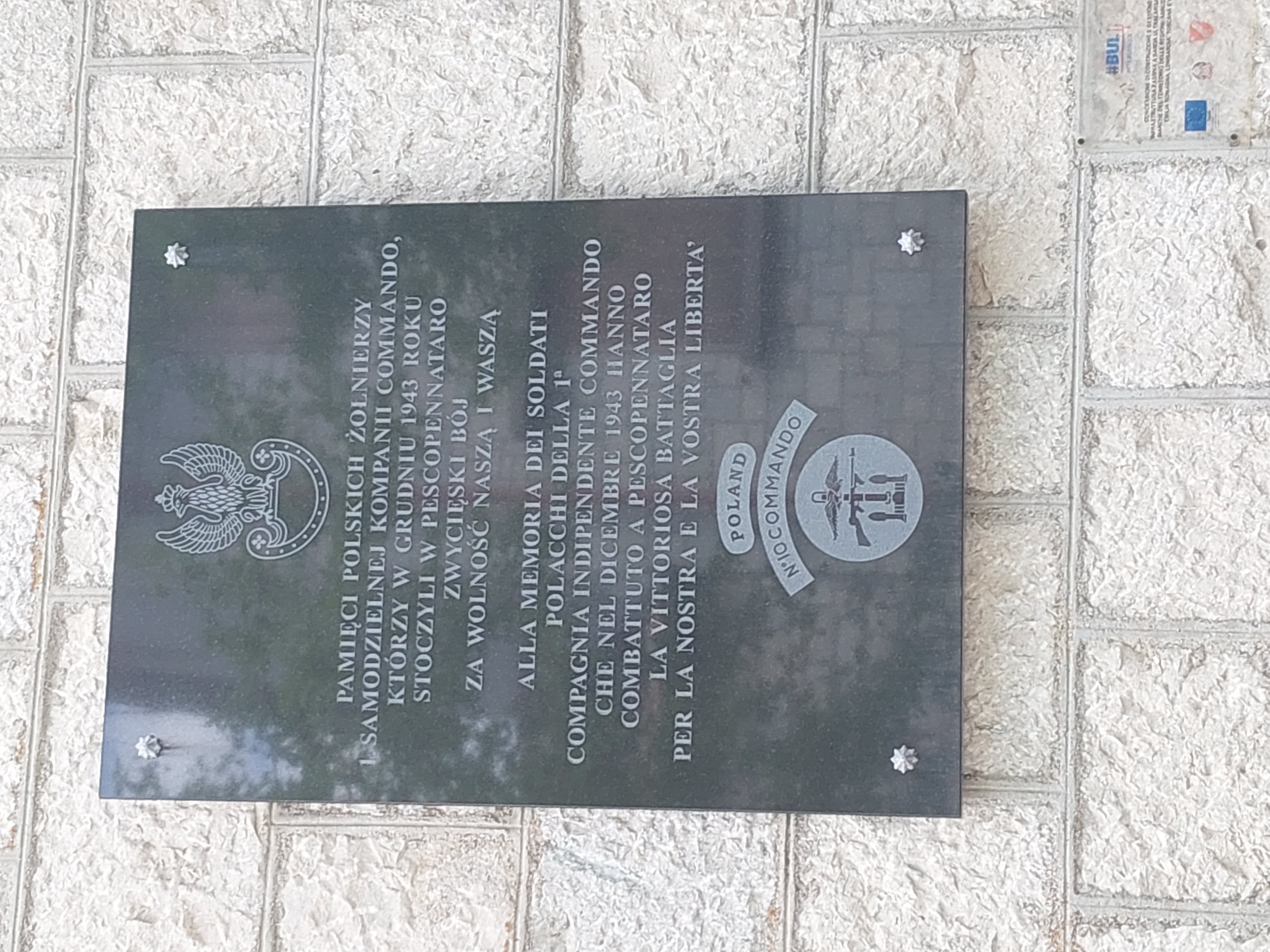 Photo montrant Tablica pamiątkowa poświęcona 1 Samodzielnej Kompanii Commando w Pescopennataro