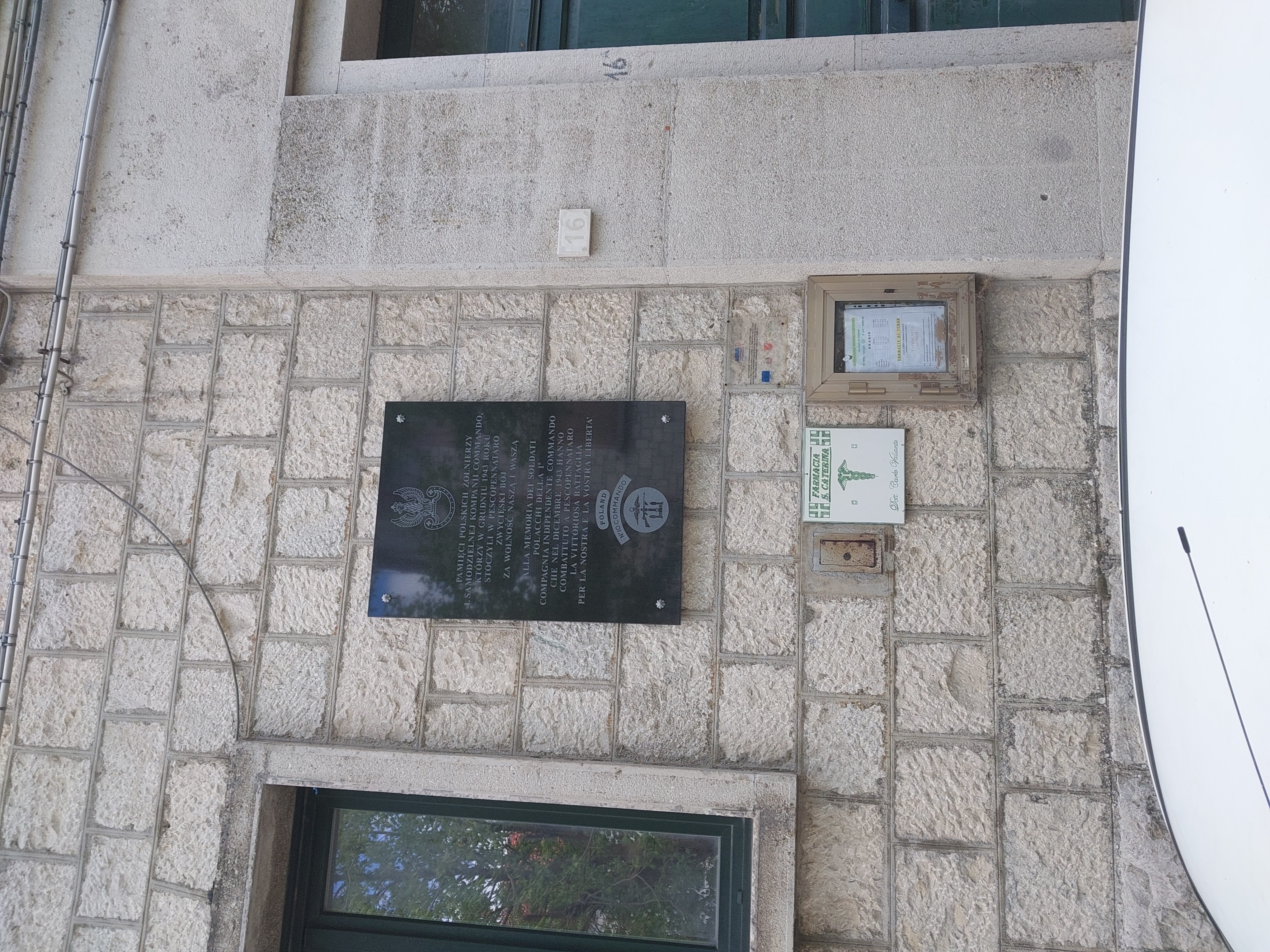 Photo montrant Tablica pamiątkowa poświęcona 1 Samodzielnej Kompanii Commando w Pescopennataro