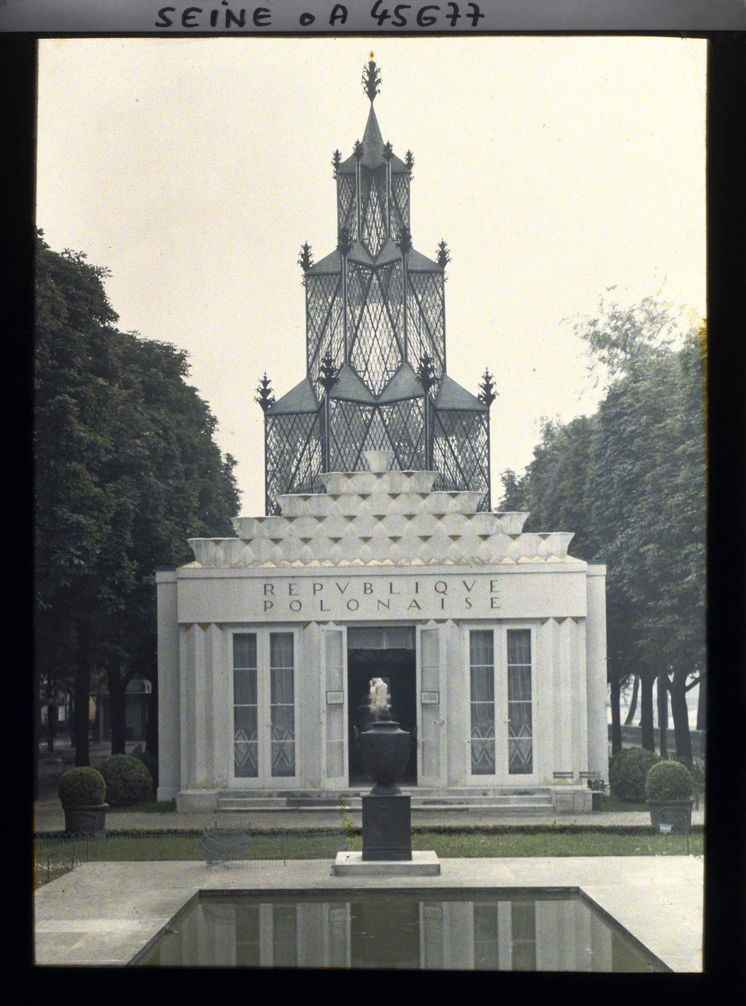 Photo showing Polonics related to the 1925 International Exhibition of Modern Decorative Arts and Industry in Paris