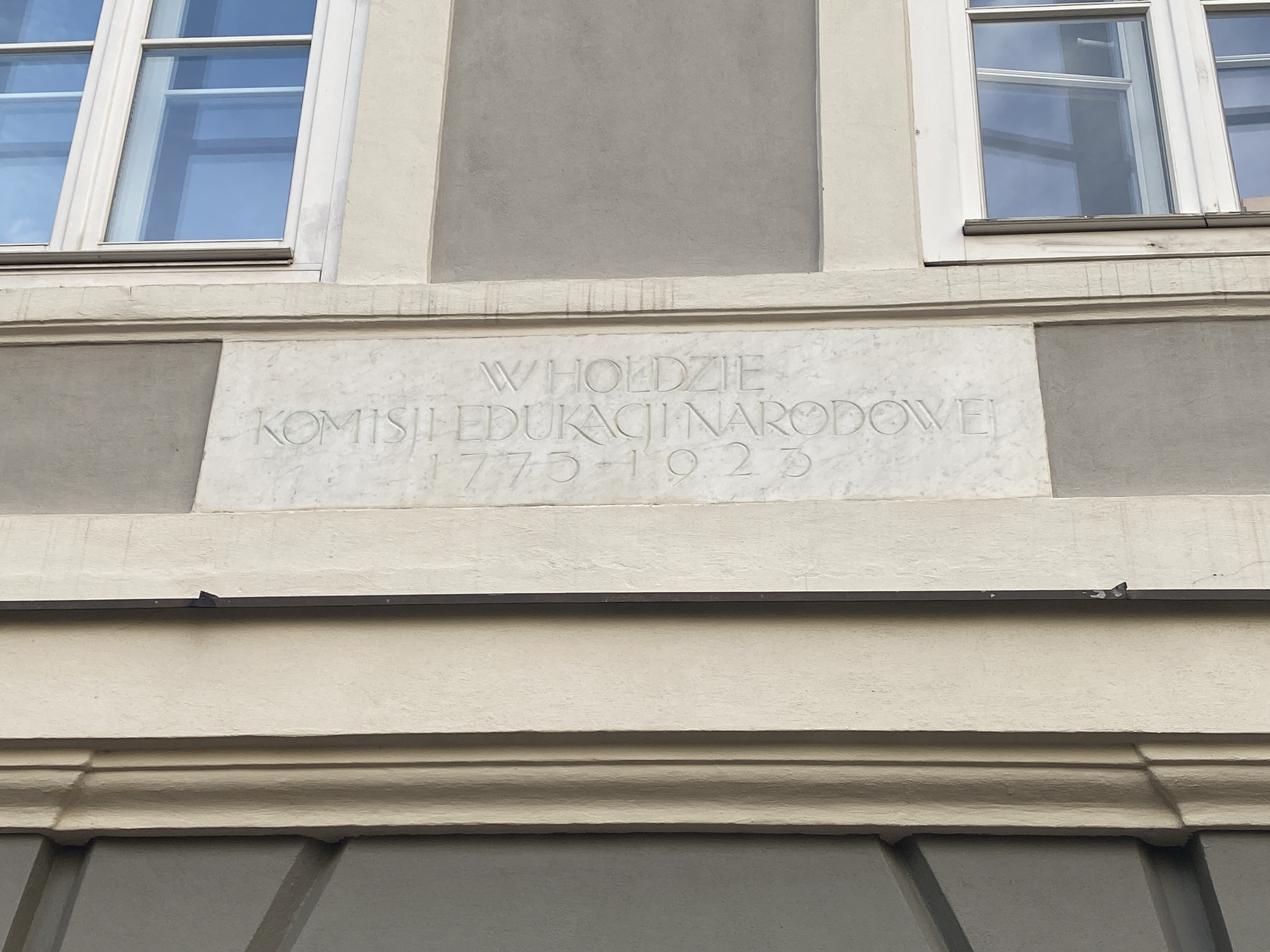 Photo showing Tablica upamiętniająca powołanie Komisji Edukacji Narodowej w Wilnie