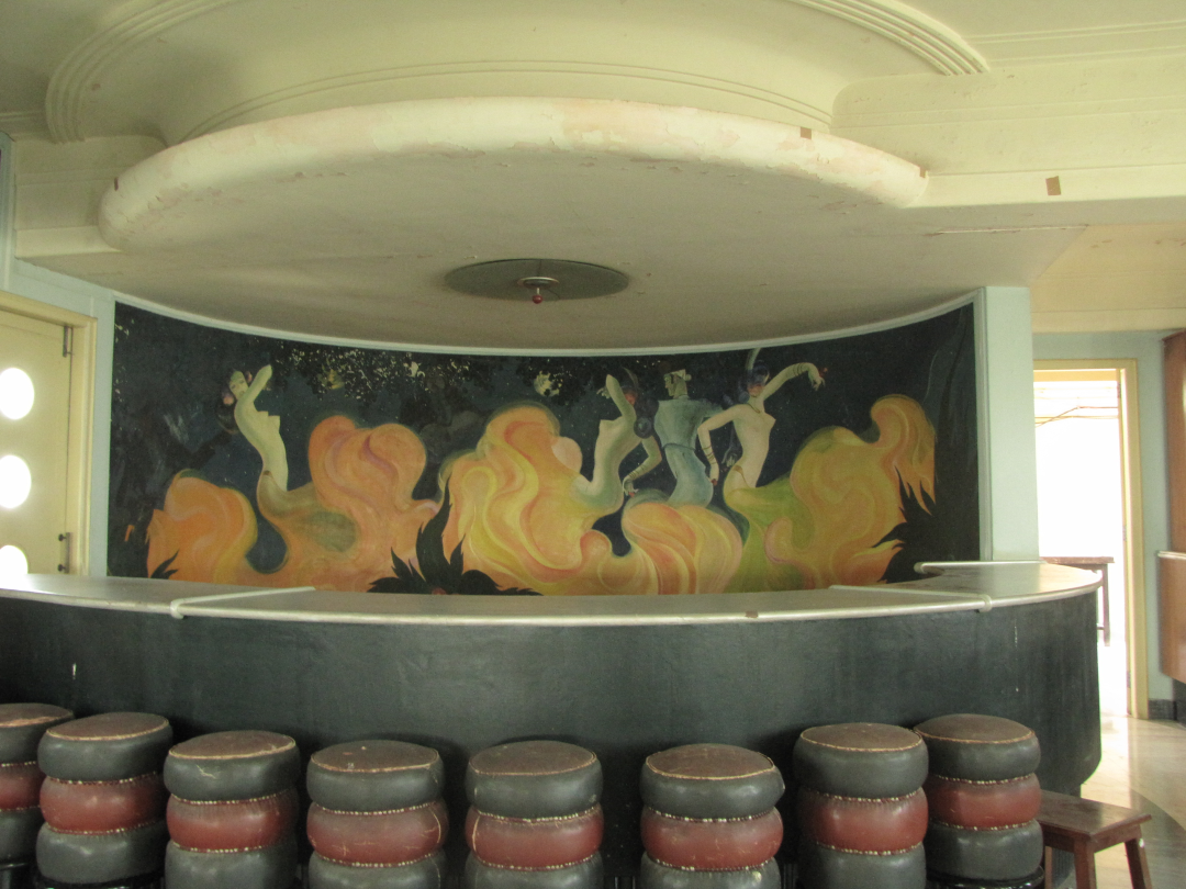 Fotografia przedstawiająca Obrazy Stefana Norblina w pałacu Morvi w Indiach