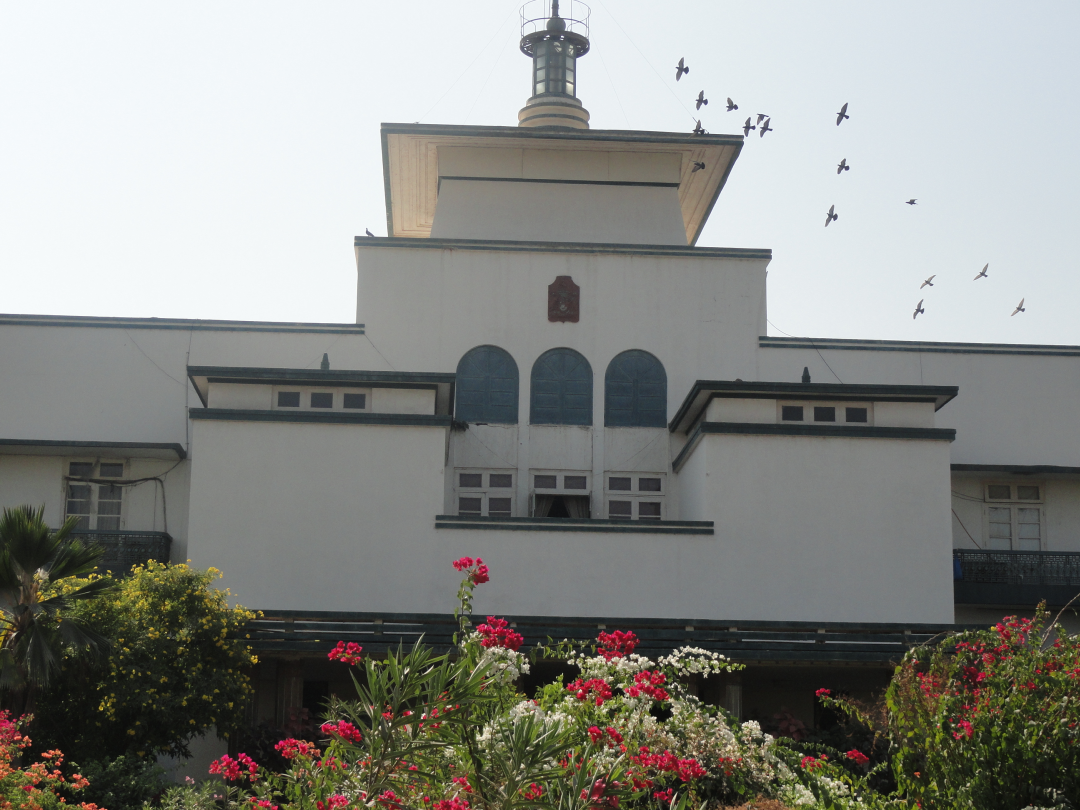 Fotografia przedstawiająca Obrazy Stefana Norblina w pałacu Morvi w Indiach