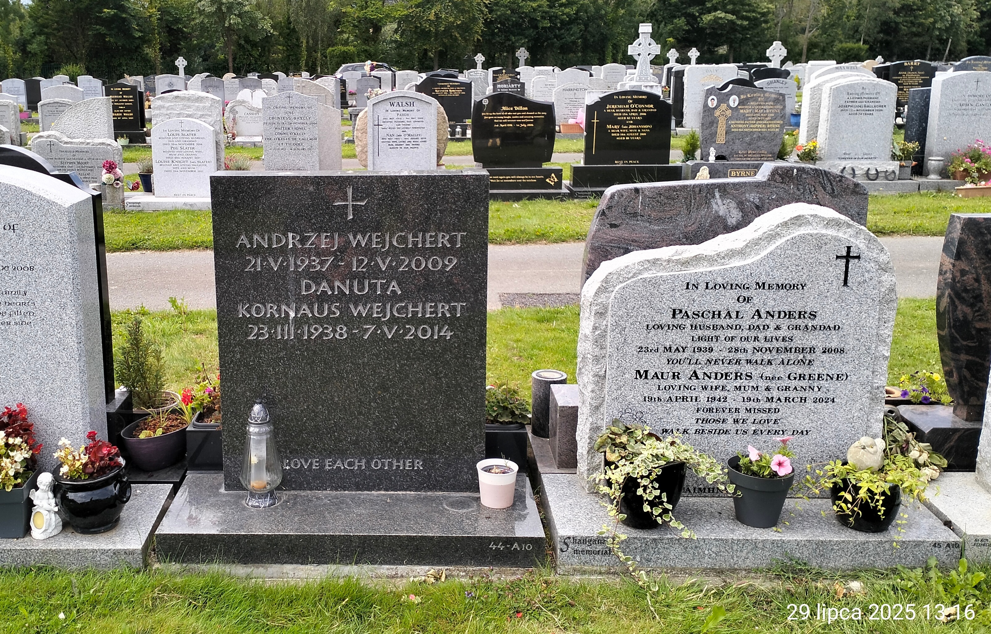Photo showing Tombstone of Andrzej Wejchert
