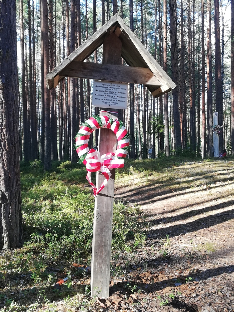 Photo montrant Groby Polaków zamordowanych przed II wojną światową