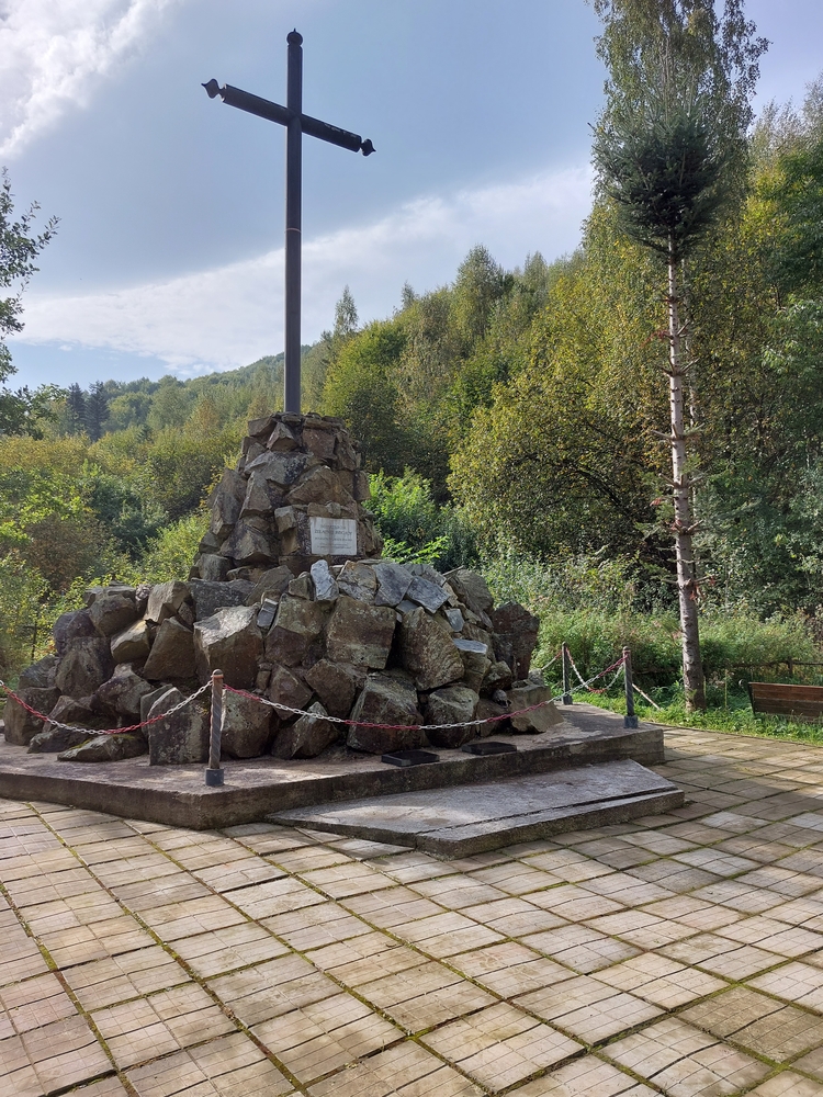 Photo showing Grave of soldiers of the 2nd Brigade of the Legions, commemorated by a monument