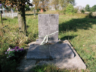 Grób Polaków zamordowanych przez Niemców i policję ukraińską w 1943 r. w Lidawce