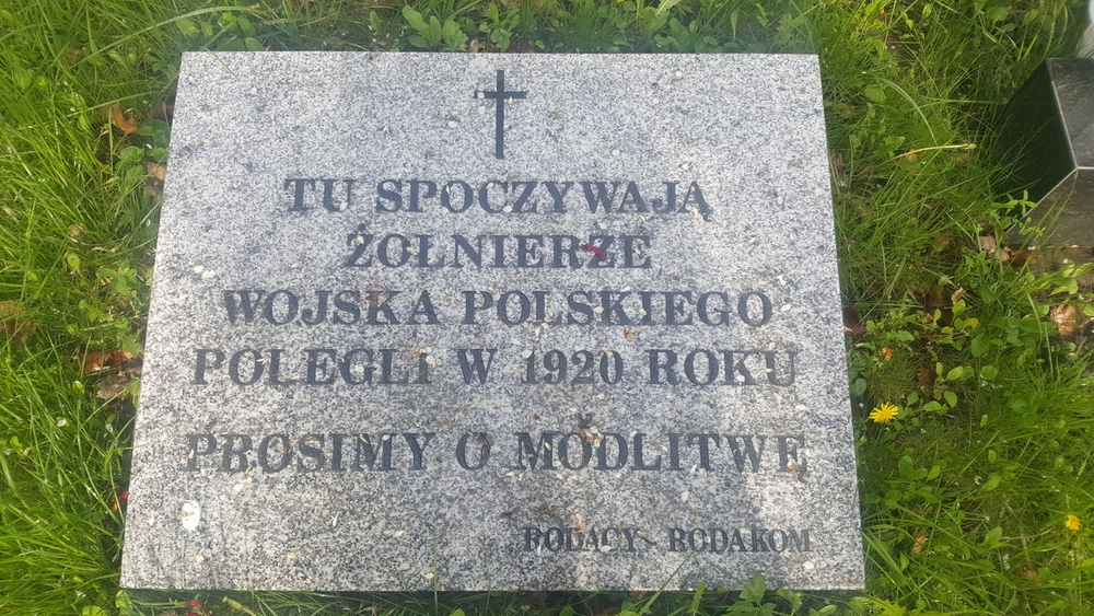 Photo showing Grave of Polish Army soldiers killed in the Polish-Bolshevik war