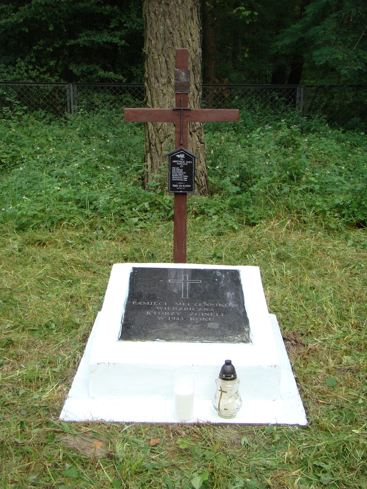 Photo montrant Groby ofiar Ukraińskiej Powstańczej Armii (UPA)