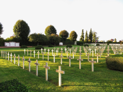 Groby żołnierzy 1 Dywizji Grenadierów na Nekropolii Narodowej Sarrebourg Buhl