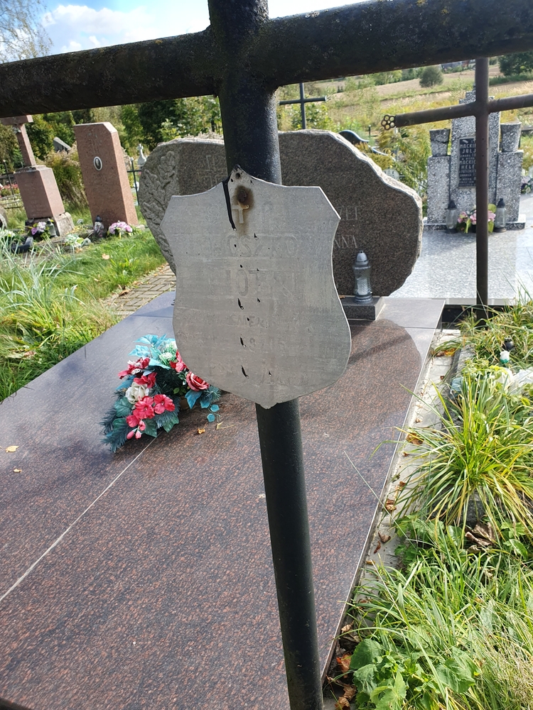 Photo montrant Groby ofiar II wojny światowej, zamordowanych we wsi Góże