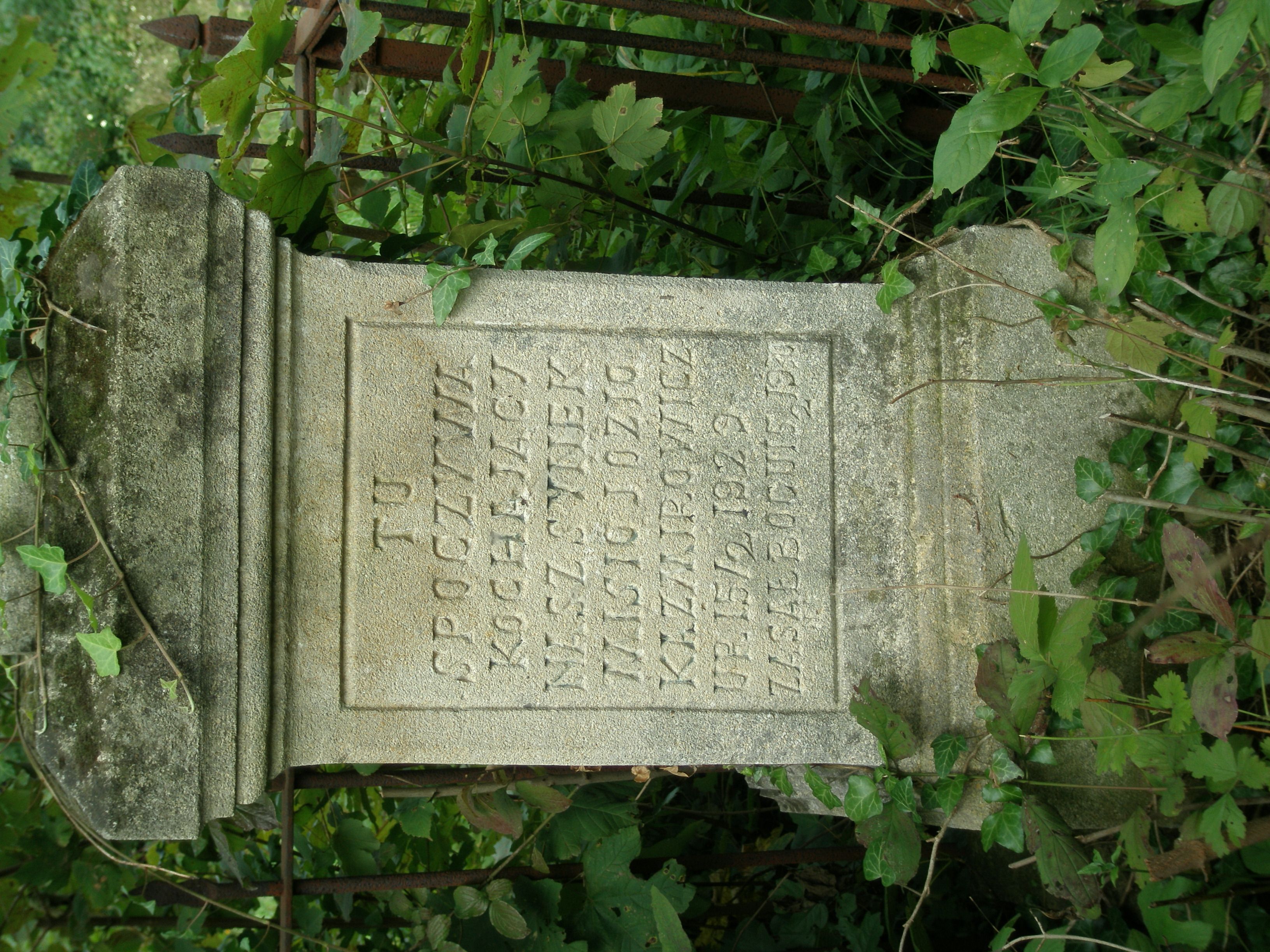 Inscription from the gravestone of Jozef "Misio" Kazimirovich, as of 2006