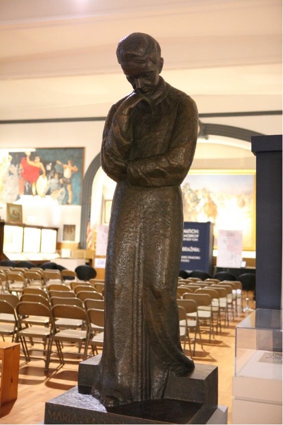 Fotografia przedstawiająca Rzeźba „Maria Skłodowska-Curie” Ludwiki Nitschowej