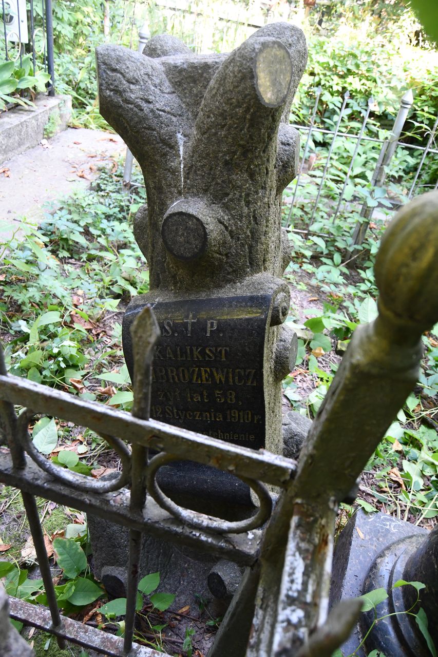 Nagrobek Kaliksta Ambrożewicza, cmentarz Bajkowa w Kijowie, stan z 2021.